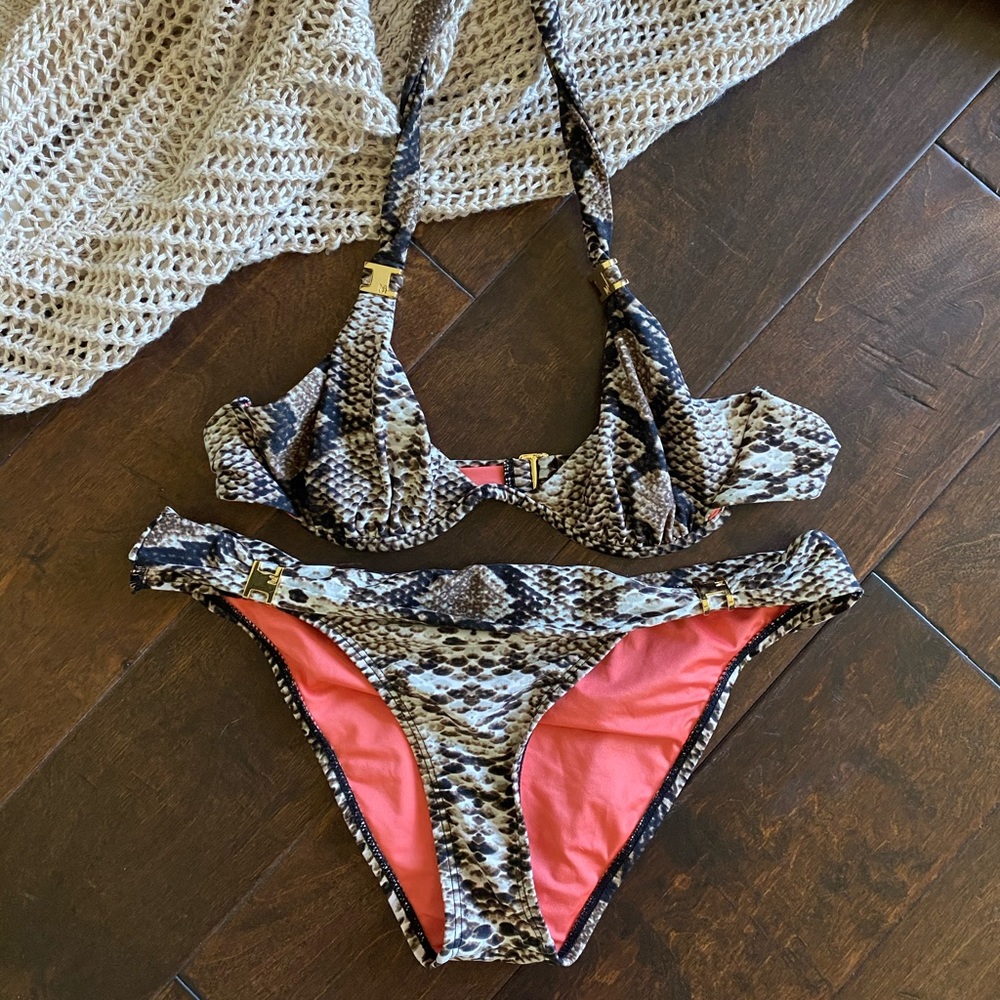 🛑 “SOLD “ Super Cute Snakeskin Print Bikini